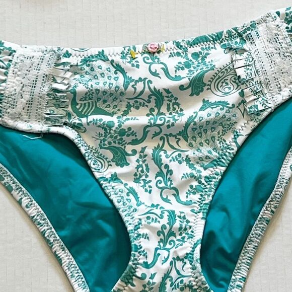 New Betsey Johnson Damask Fringe Lace Paisley Green Bikini set Sz M/ - Picture 2 of 3